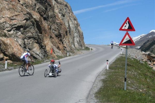 Handbikers op de weg