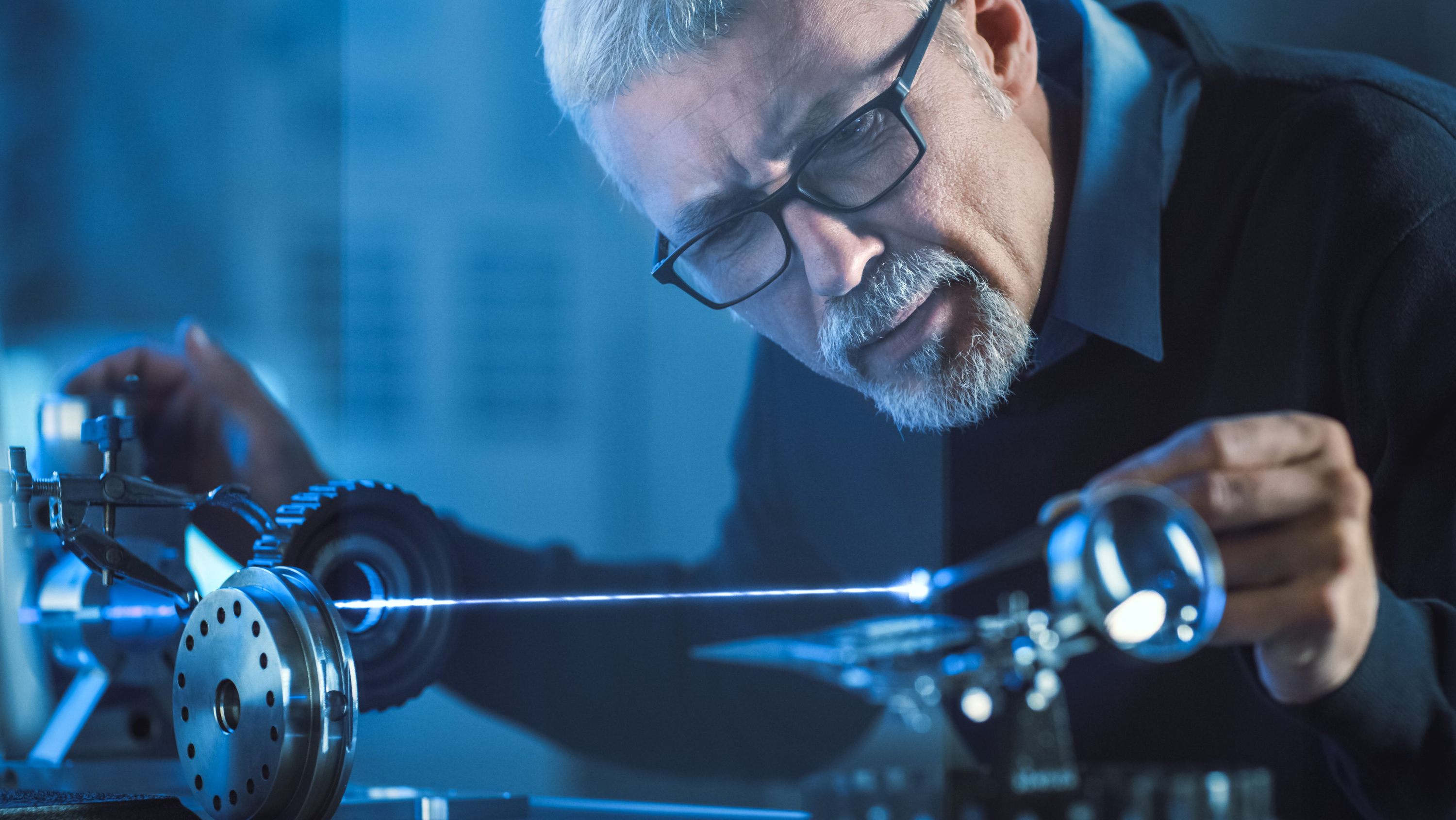Fotonica, wetenschapper meet een laser sensor systeem