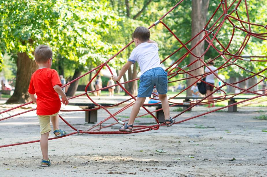 Kinderen buitenspelen