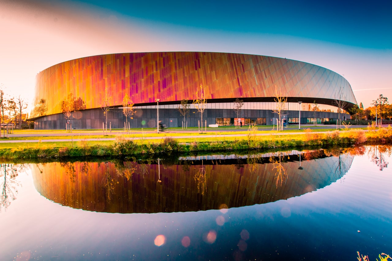 Het gebouw Sportcampus Zuiderpark van De Haagse Hogeschool