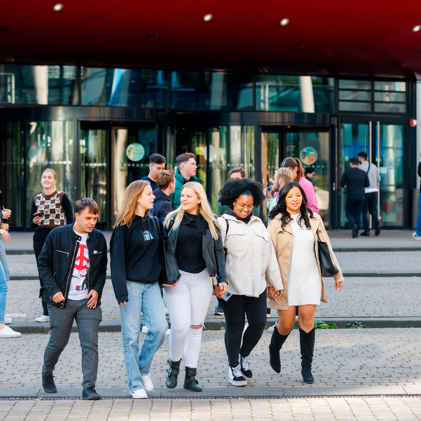 Studenten lopen samen