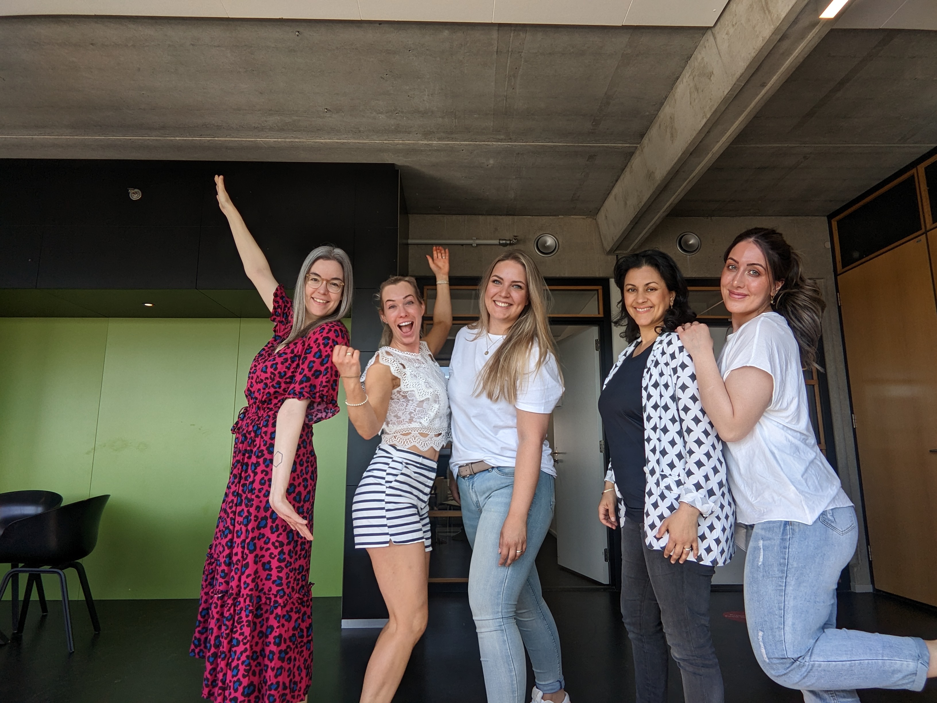 Afstudeerders Shirley, Bahar, Hanan, Nadine en Anne