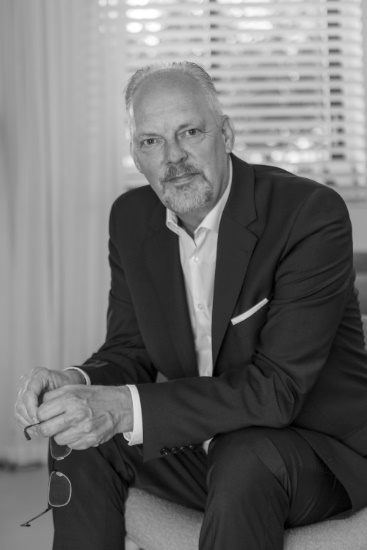 A portret photo of Hans Hofman