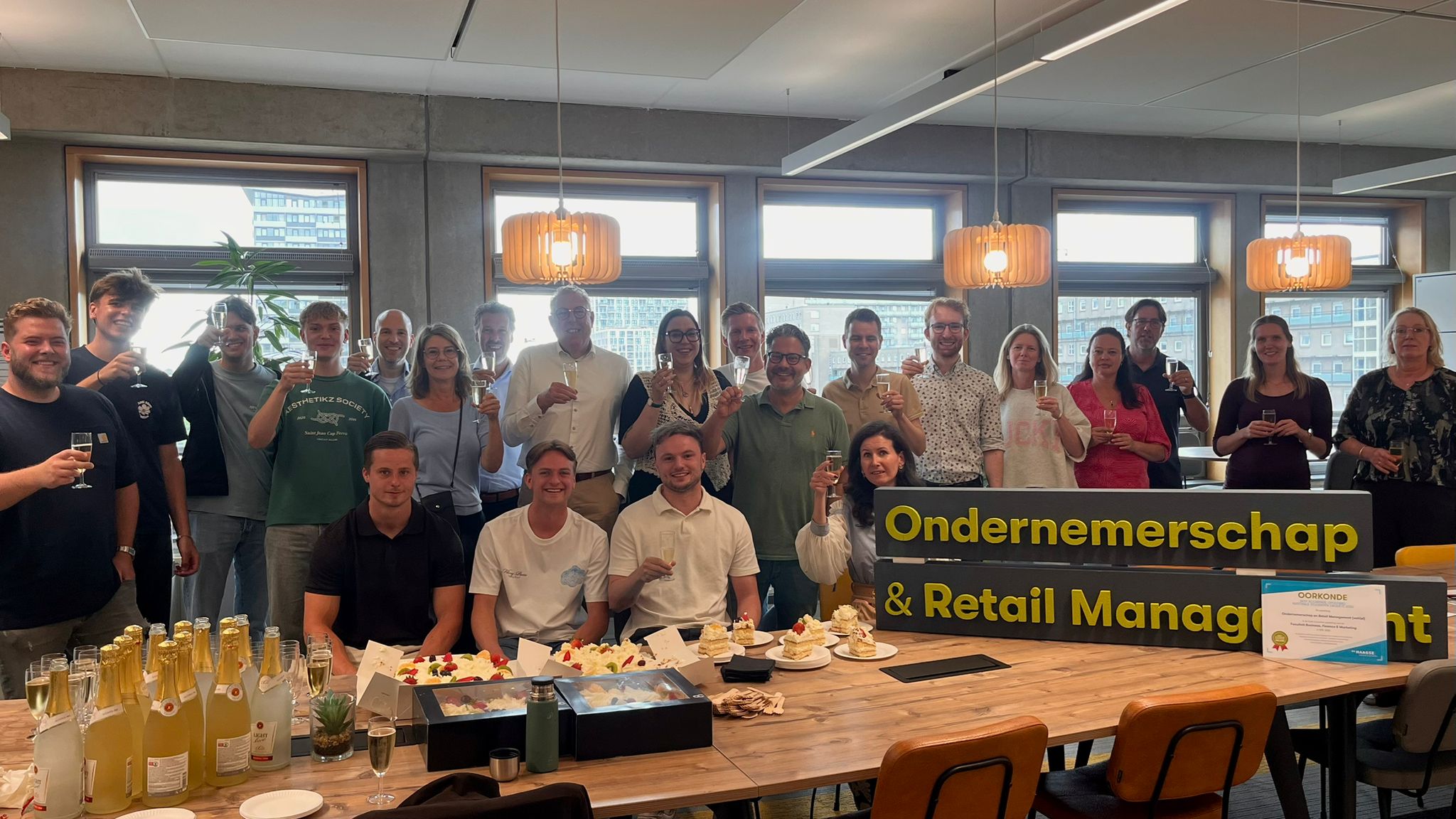 Groep mensen bij elkaar
