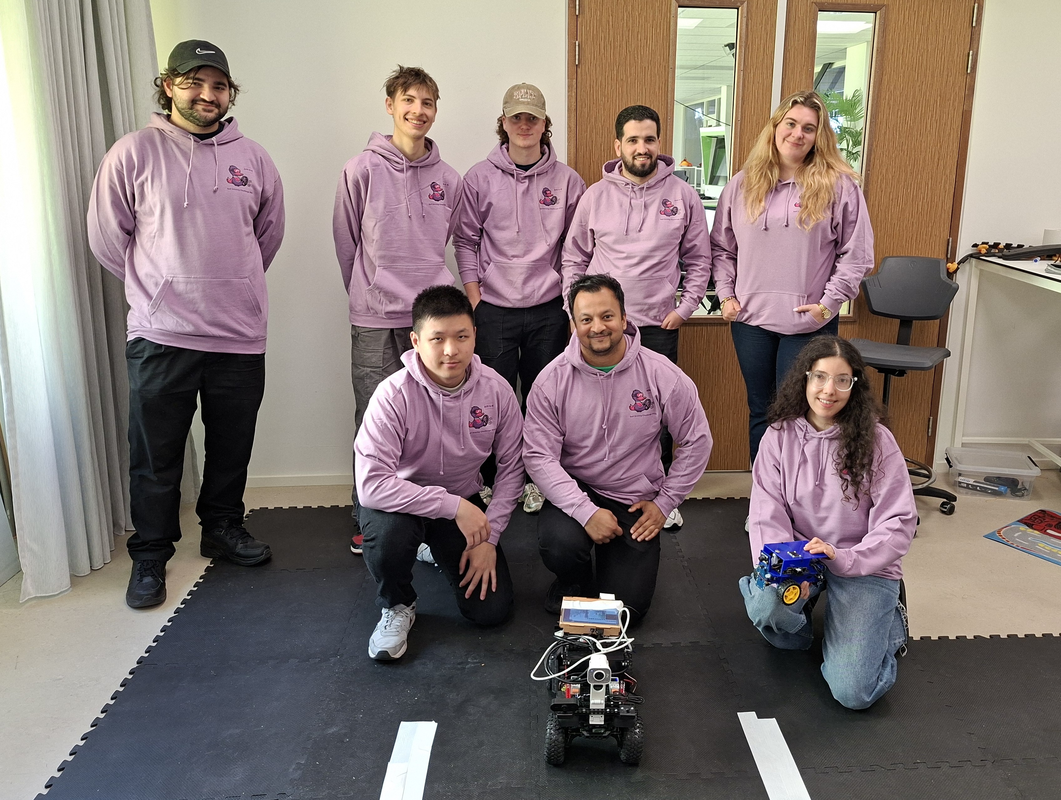 De Haagse rijdt naar het podium in Self Driving Challenge 